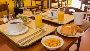 Dagelijks ontbijtbuffet (EUR 12 per persoon)