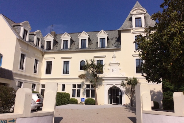 Vista frontal de la propiedad