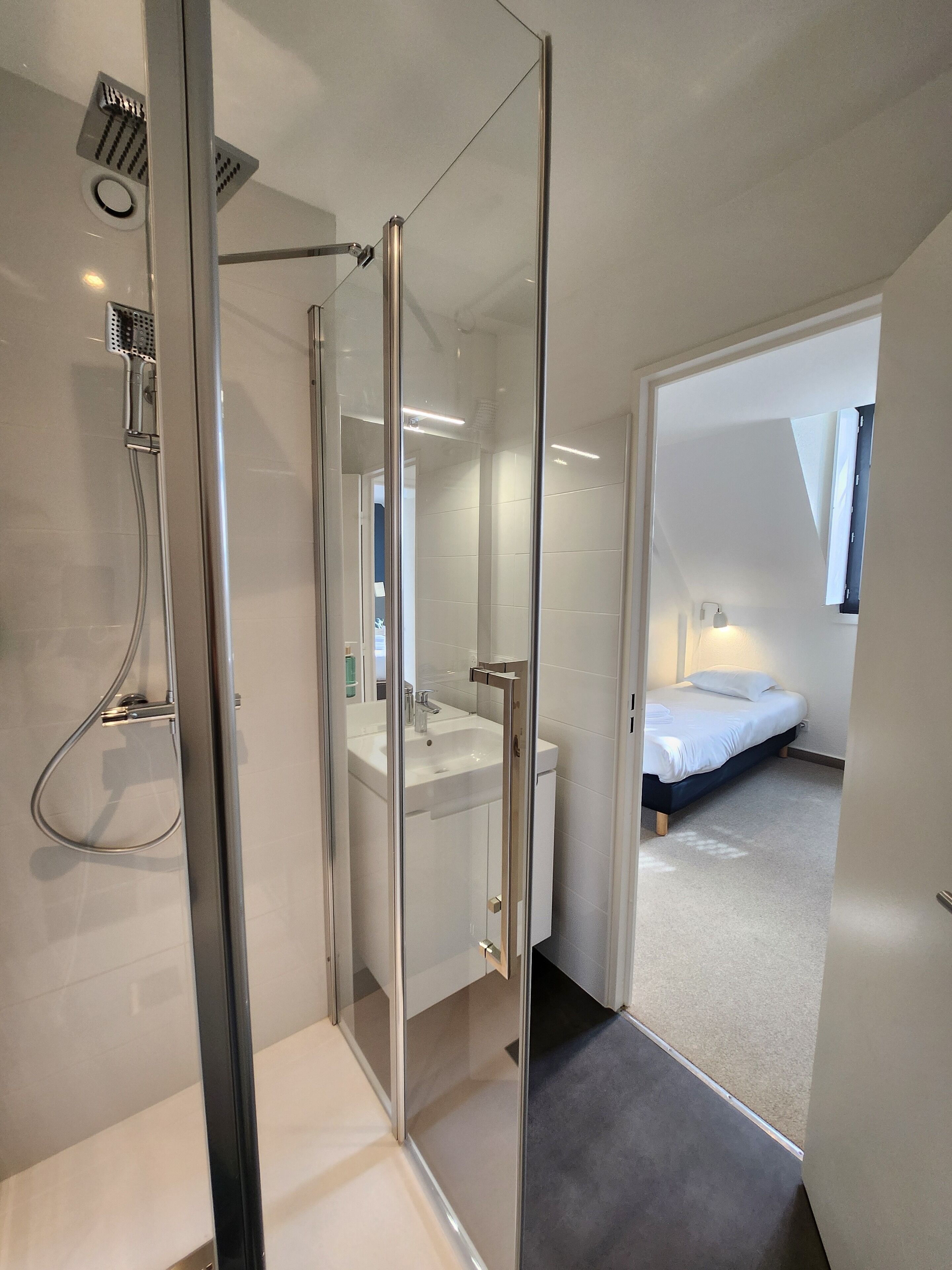 family suite | bathroom | free toiletries, hair dryer, towels