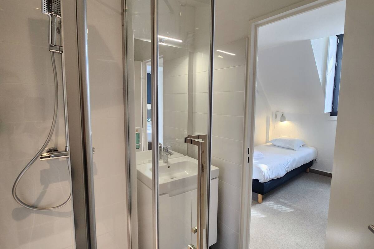 family suite | bathroom | free toiletries, hair dryer, towels