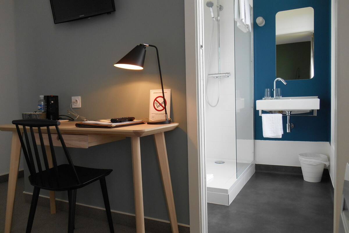 comfort double room, garden view and sea view | bathroom | free toiletries, hair dryer, towels