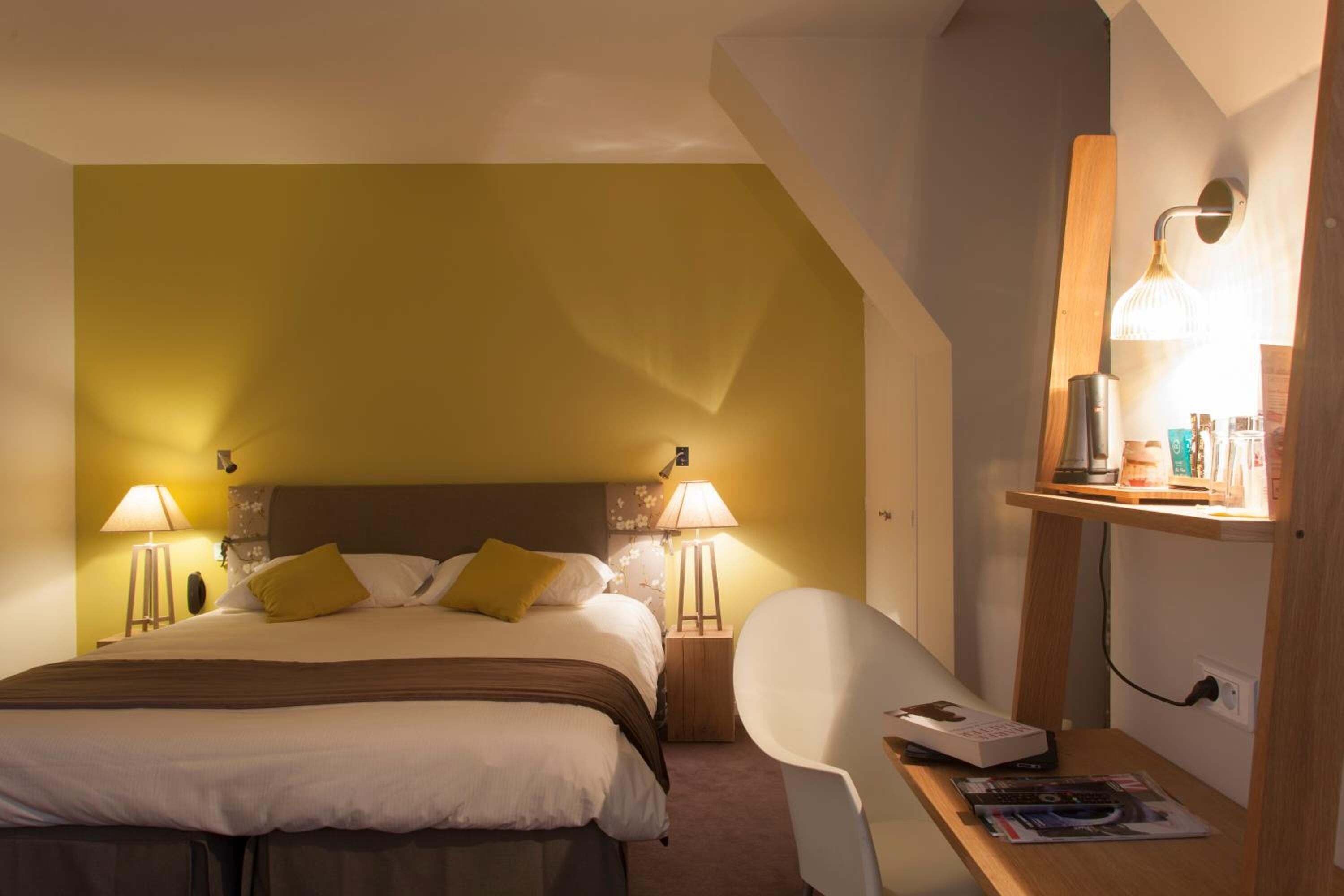 double room (salon) au moulin | desk, soundproofing, iron/ironing board, free wifi