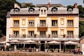 Front of property - Hotel de la Vallee (Dinard)