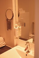 Standard Double Room, Mobility Accessible | Bathroom