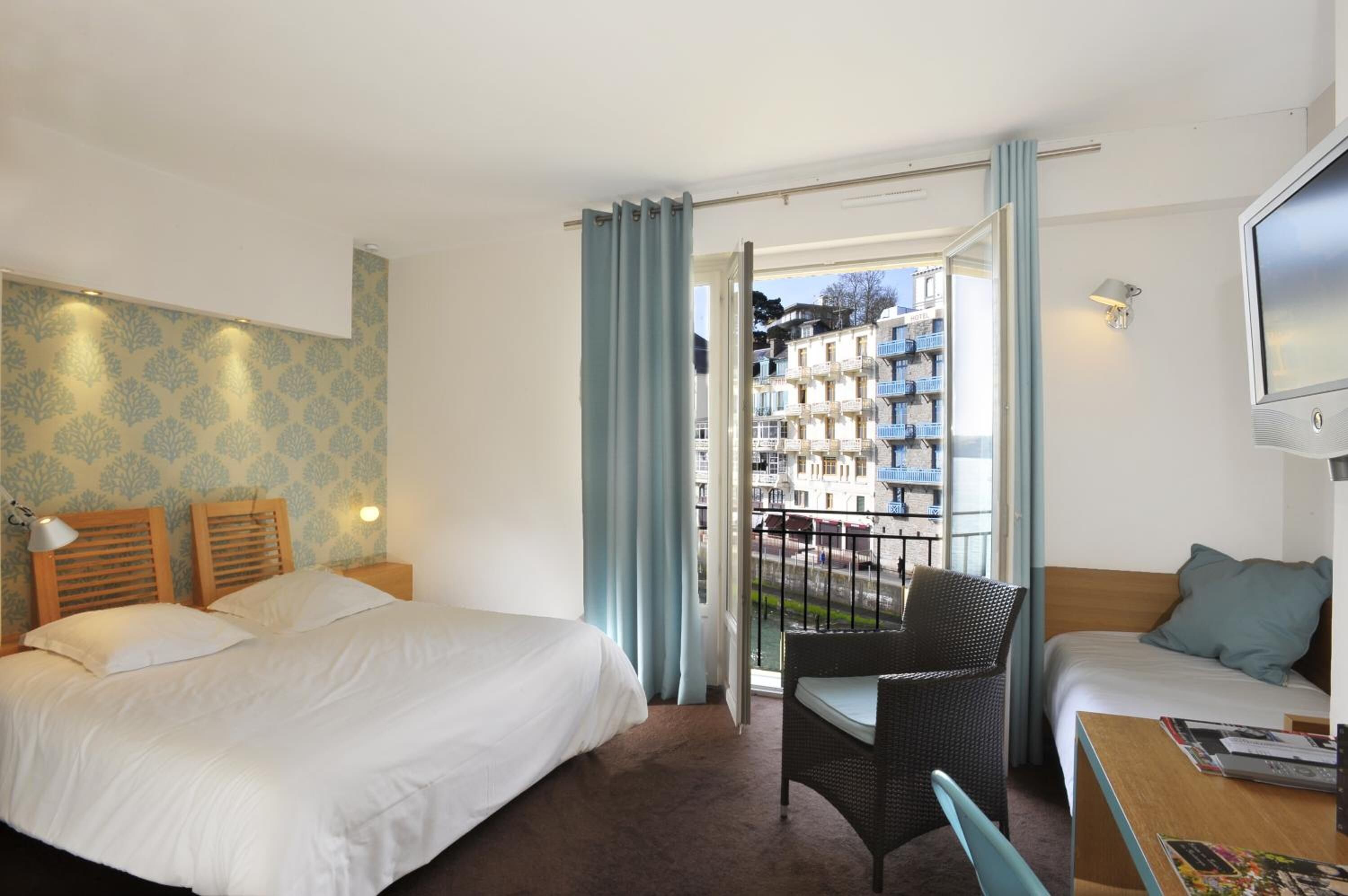 superior double room, sea view | 1 bedroom, in-room safe, soundproofing, free wifi