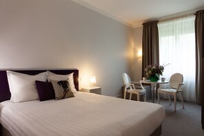 Desk, laptop workspace, soundproofing, iron/ironing board - Hotel Le Sevigne, Sure Hotel Collection by Best Western (Rennes)