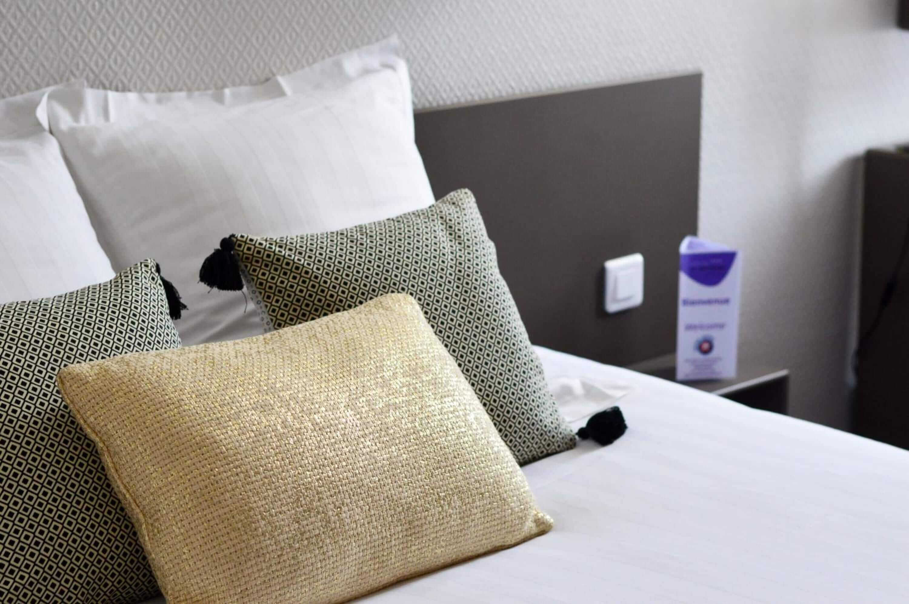 classic room, 1 double bed, non smoking | desk, laptop workspace, soundproofing, iron/ironing board