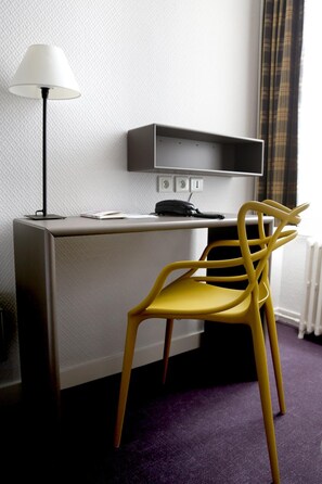 Classic Room, 1 Double Bed, Non Smoking | Desk, laptop workspace, soundproofing, iron/ironing board - Hotel Le Sevigne, Sure Hotel Collection by Best Western (Rennes)