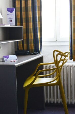 Bureau, espace de travail pour ordinateur portable