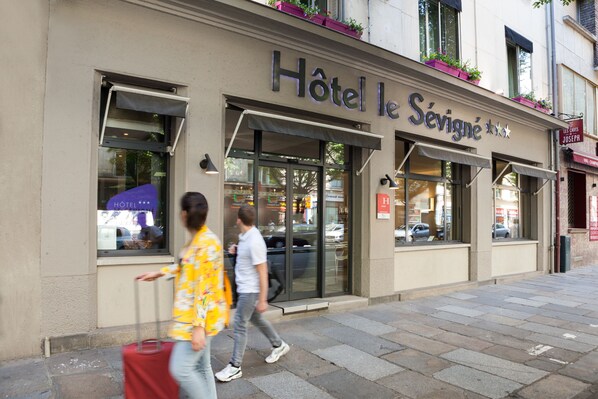 Property entrance - Hotel Le Sevigne, Sure Hotel Collection by Best Western (Rennes)
