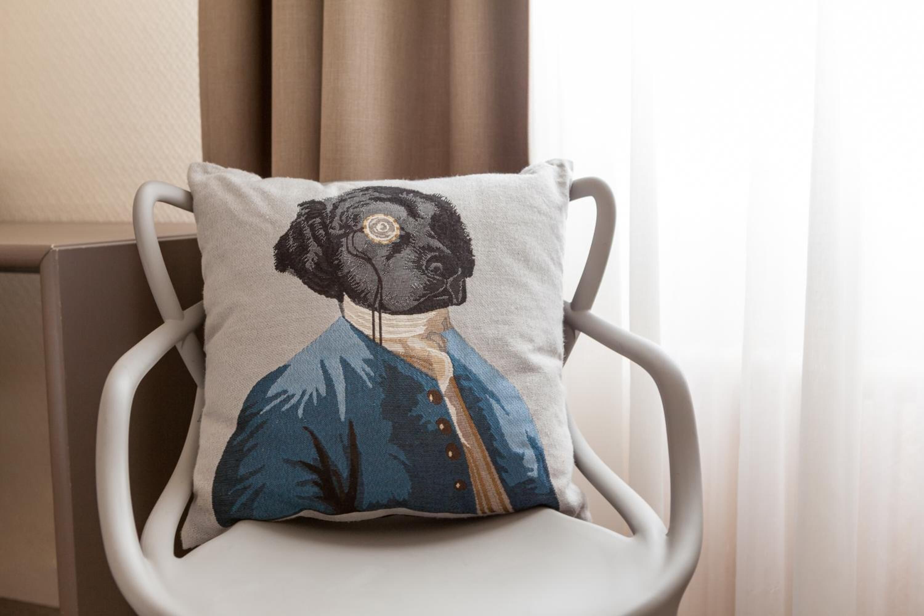 executive room, 1 king bed, non smoking (larger room;twin bed on request) | desk, laptop workspace, soundproofing, iron/ironing board