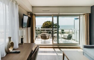 Minibar, caja de seguridad en la habitación y sistema de insonorización 