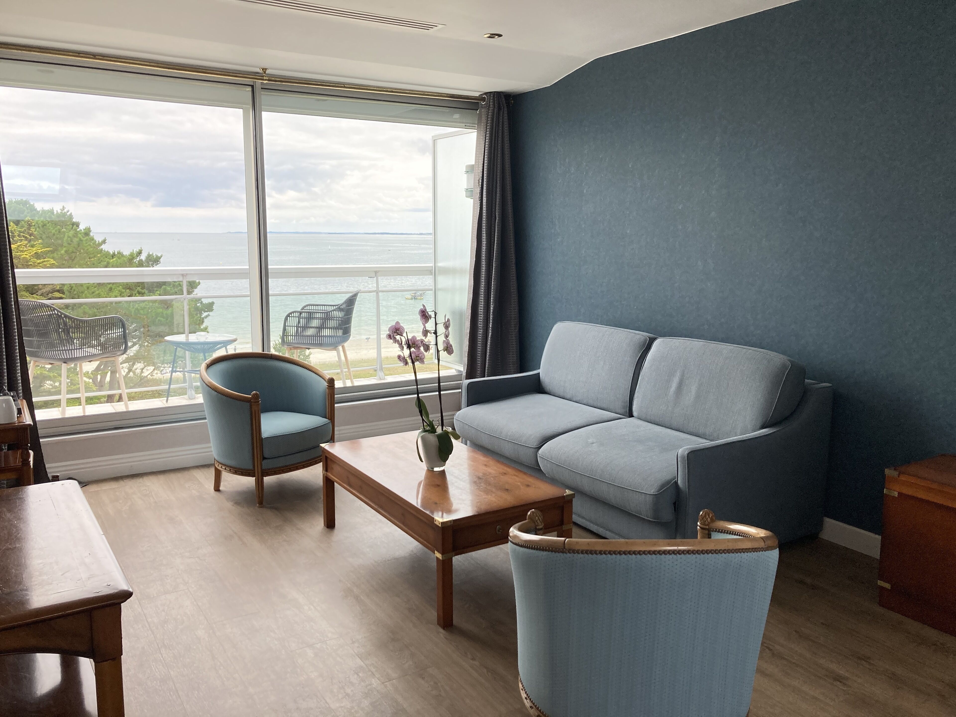 Tradisjonell suite, sjøutsikt (Zelie) | Oppholdsområde | TV