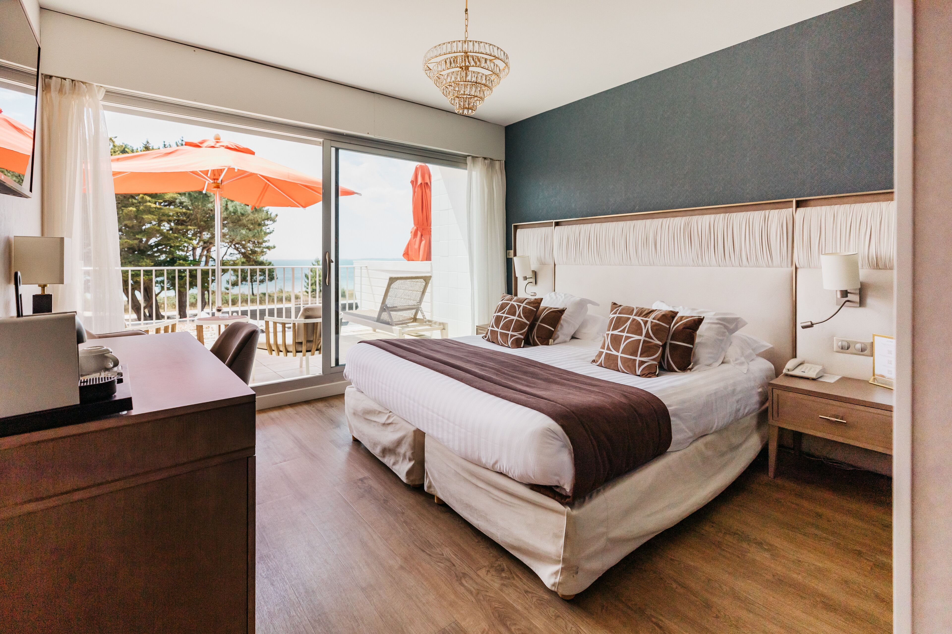 Superior Room, Balcony, Oceanfront | Minibar, in-room safe, soundproofing, free WiFi