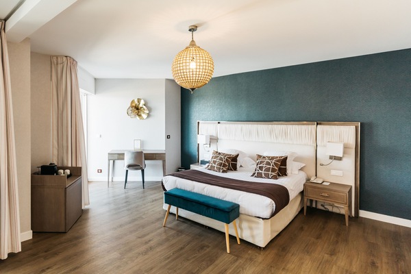 Minibar, coffres-forts dans les chambres, chambres insonorisées