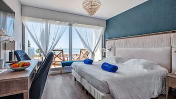 Chambre Double Deluxe, terrasse, en front de mer | Minibar, coffres-forts dans les chambres, chambres insonorisées