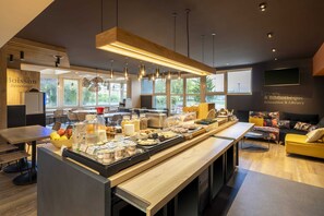 Daily buffet breakfast (EUR 11.90 per person)