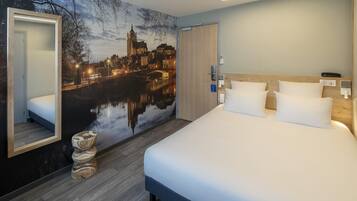 Standardzimmer, 1 Queen-Bett, barrierefrei, Nichtraucher | Hochwertige Bettwaren, Schreibtisch, Bügeleisen/Bügelbrett