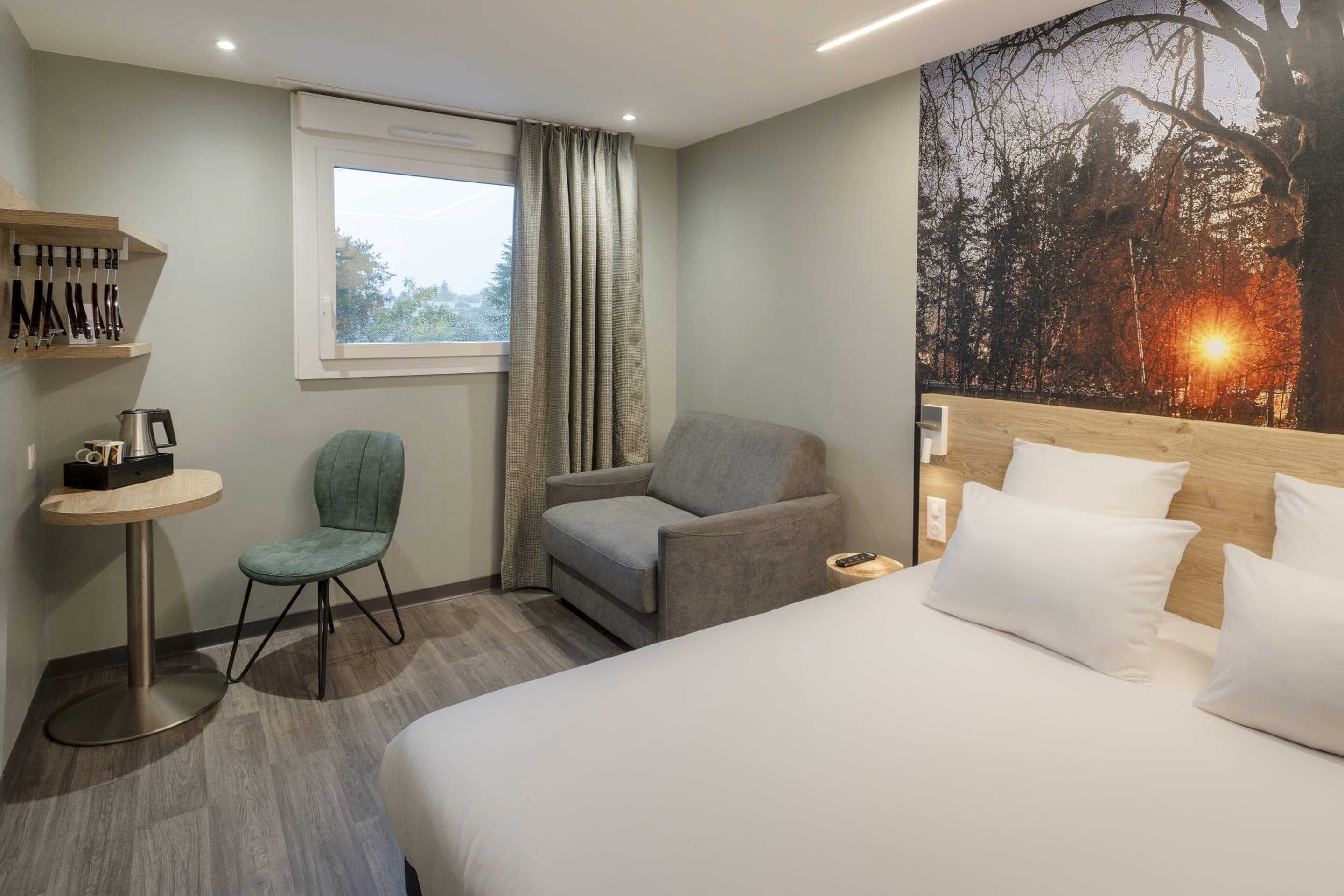 Comfort-Zimmer, 1 Queen-Bett, Nichtraucher (with Single Sofabed) | Hochwertige Bettwaren, Schreibtisch, Bügeleisen/Bügelbrett