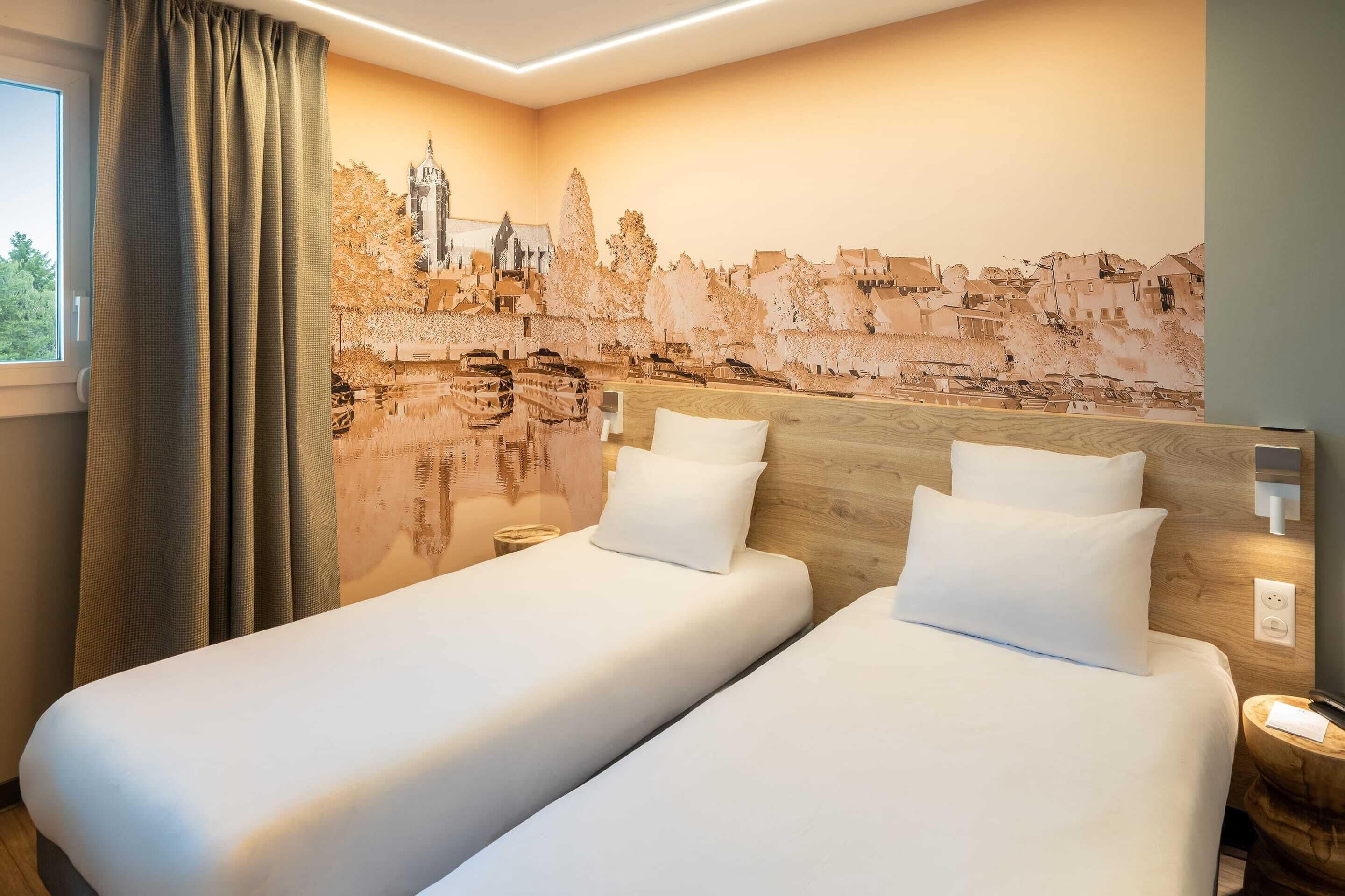 Standard Room, 2 Single Beds, Non Smoking | Premium bedding, desk, iron/ironing board, free WiFi