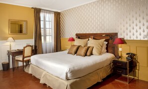 Minibar, in-room safe, individually decorated, individually furnished