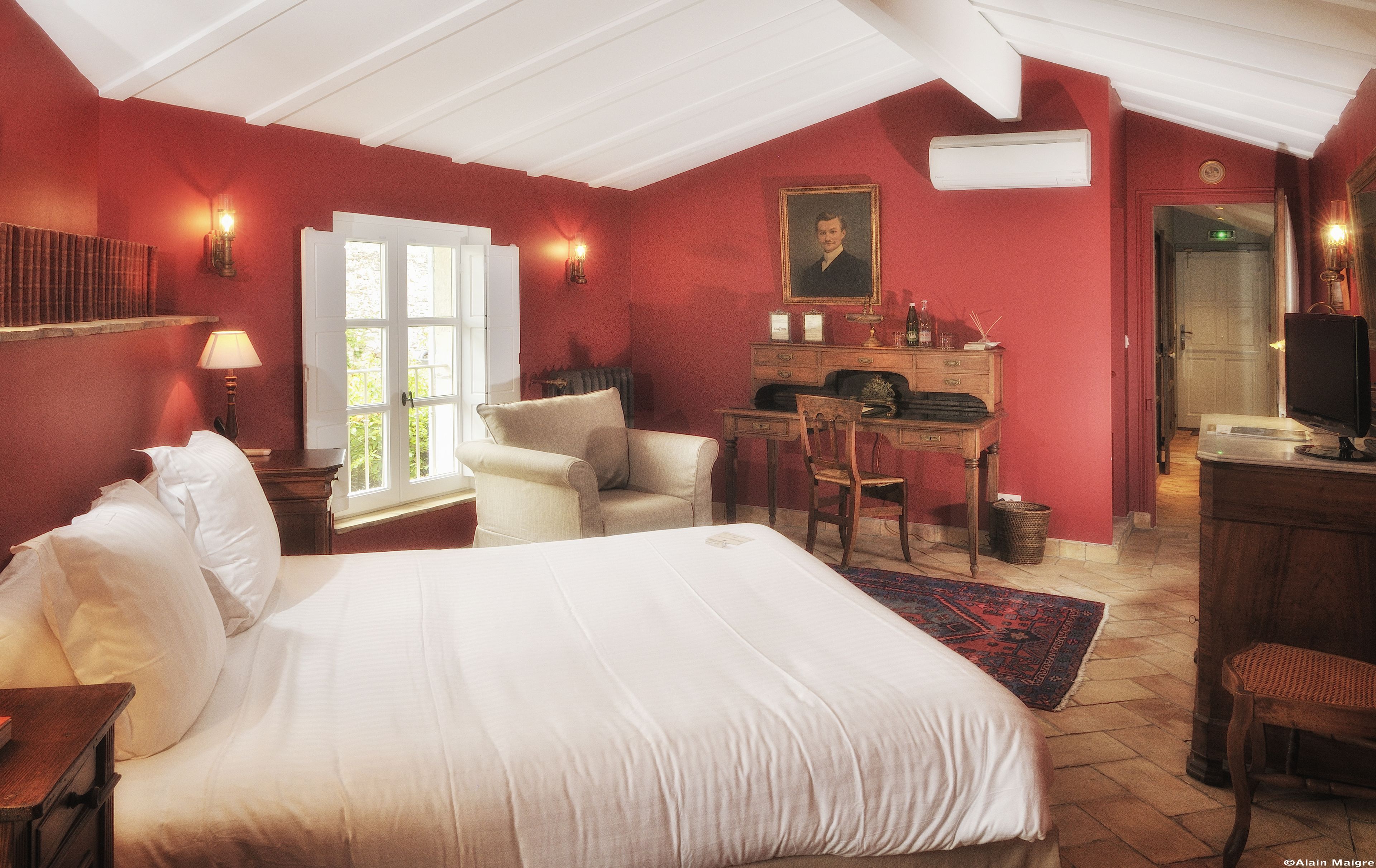 minibar, in-room safe, individually decorated, individually furnished