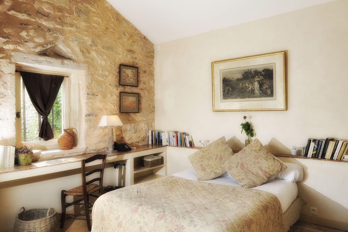 minibar, in-room safe, individually decorated, individually furnished