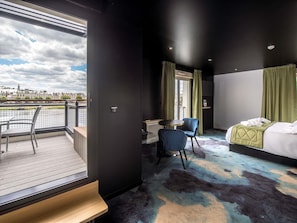Premium bedding, in-room safe, desk, blackout curtains