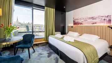 Premium bedding, in-room safe, desk, blackout drapes