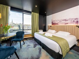 Literie de qualité supérieure, coffres-forts dans les chambres, bureau