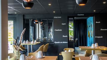 Daily buffet breakfast (EUR 19.00 per person)