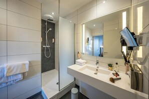 Amenidades de baño ecológicas, secadora de cabello, toallas 