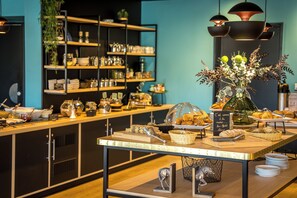 Desayuno buffet diario (EUR 19.00 por persona)