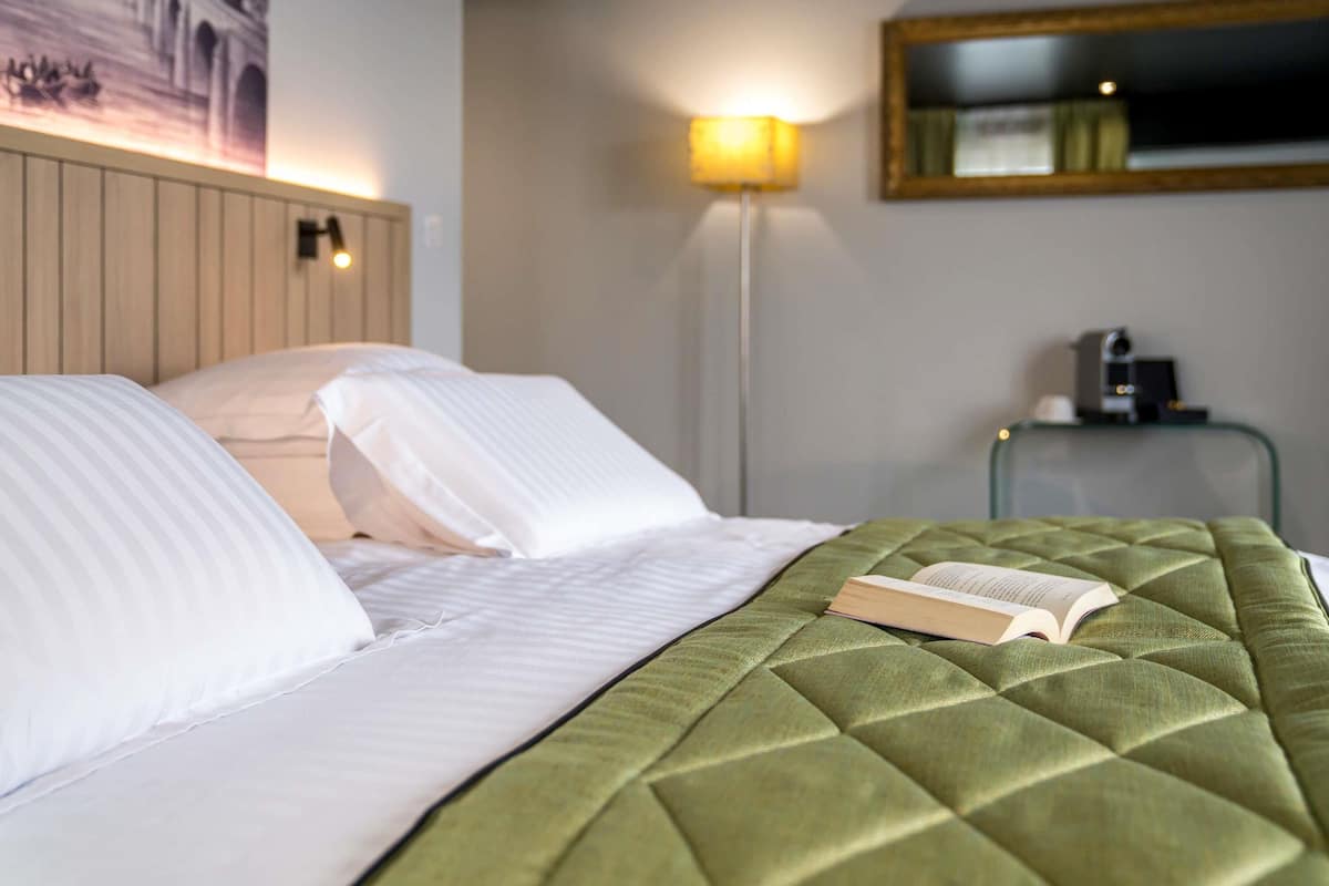 Privilege, Habitación, 1 cama matrimonial, vista al río | Ropa de cama de alta calidad y caja de seguridad en la habitación
