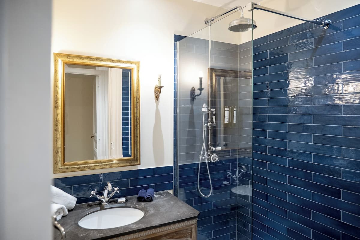 double room | bathroom | hair dryer, towels, soap, shampoo