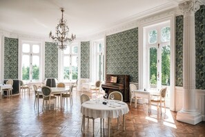 French cuisine - Château de l'Aubrière (La Membrolle-sur-Choisille)