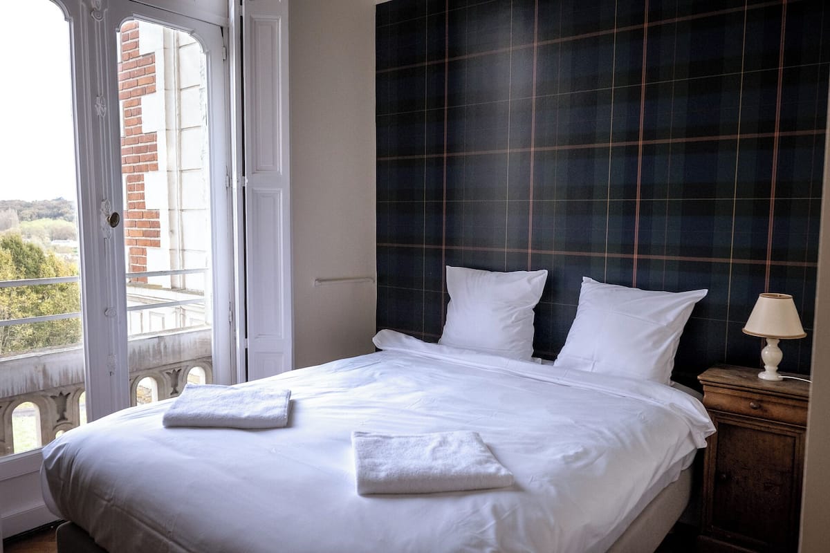 2 bedrooms, premium bedding, in-room safe, individually decorated