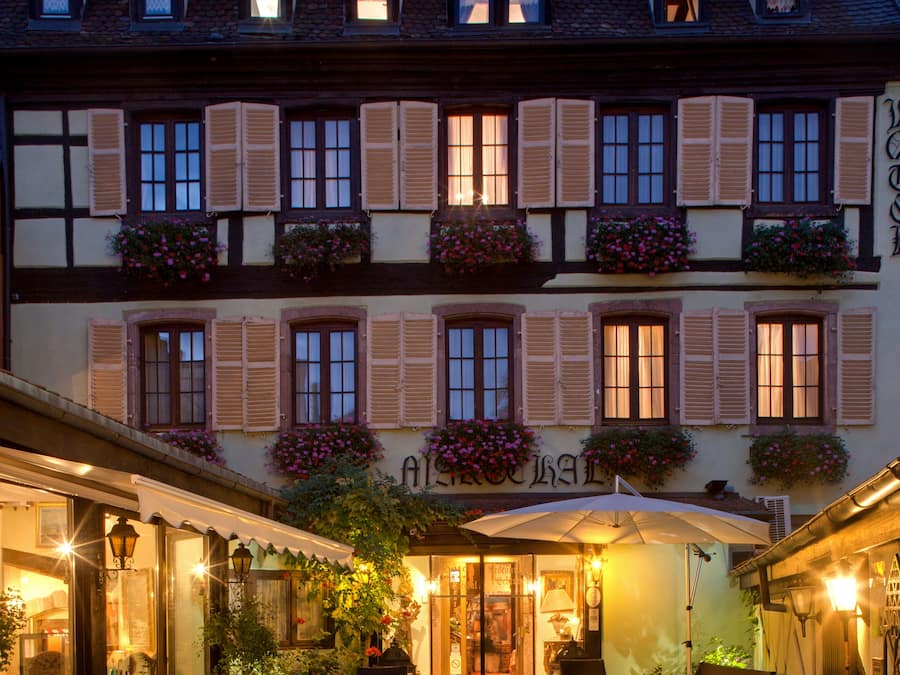 Facciata della struttura - sera/notte