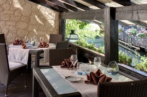 Café da manhã, almoço e jantar; culinária francesa 