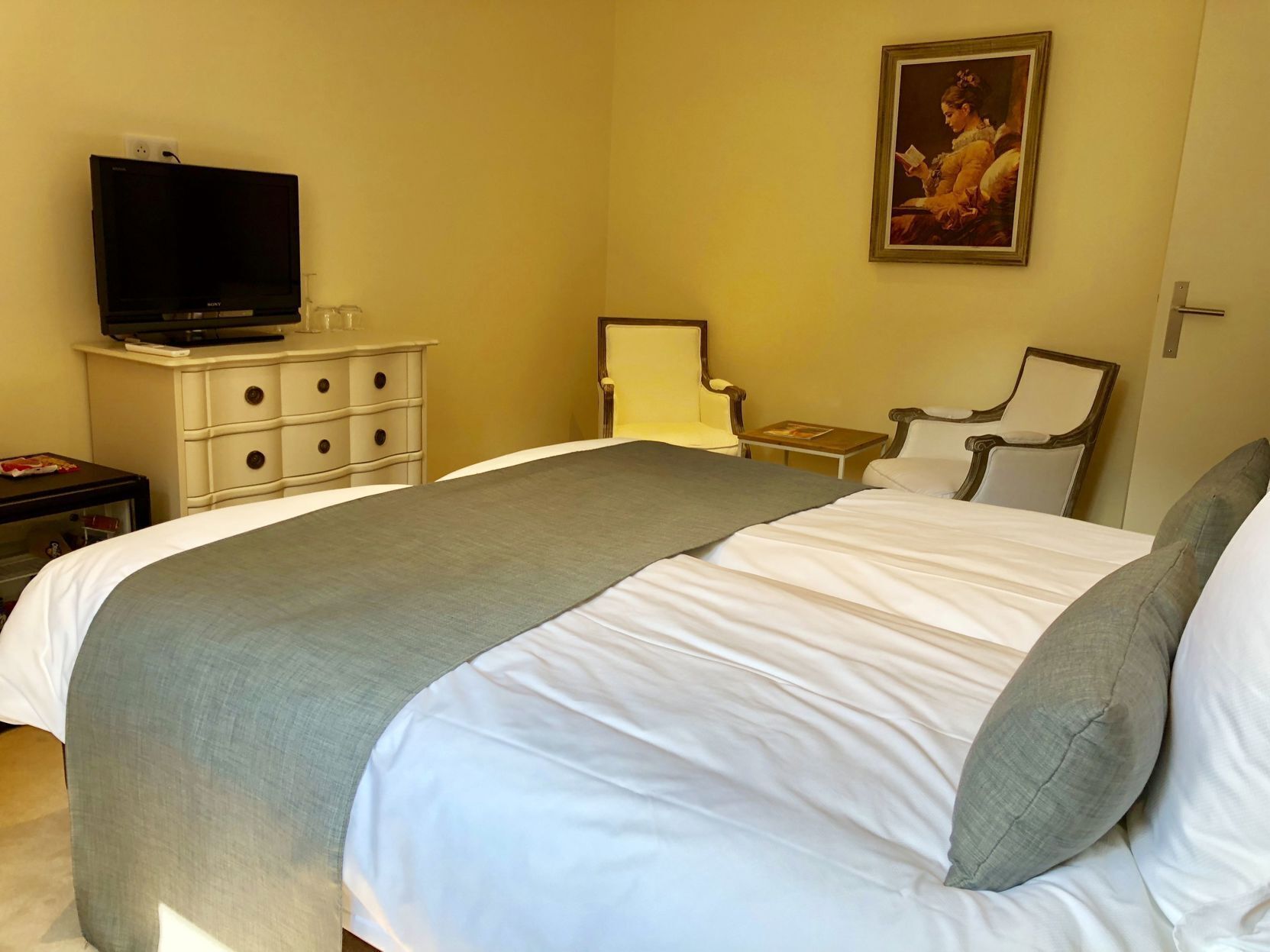 Premium bedding, Tempur-Pedic beds, minibar, in-room safe