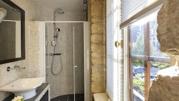 Comfort Double or Twin Room | Bathroom | Designer toiletries, hair dryer, bathrobes, slippers