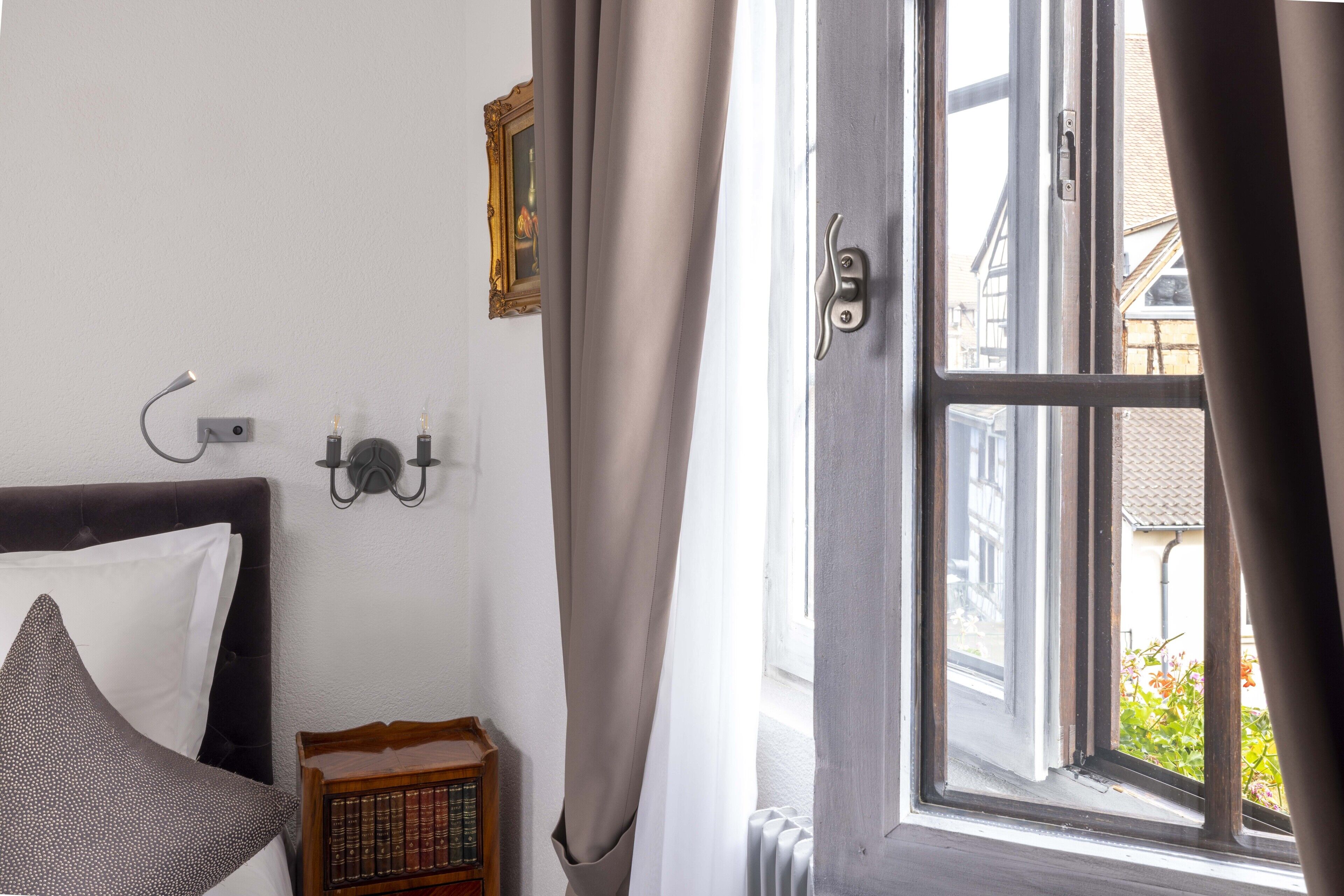 single room | premium bedding, tempur-pedic beds, minibar, in-room safe