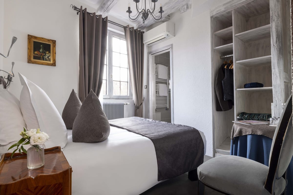 Habitación individual | Ropa de cama de alta calidad, camas Tempur-Pedic y minibar