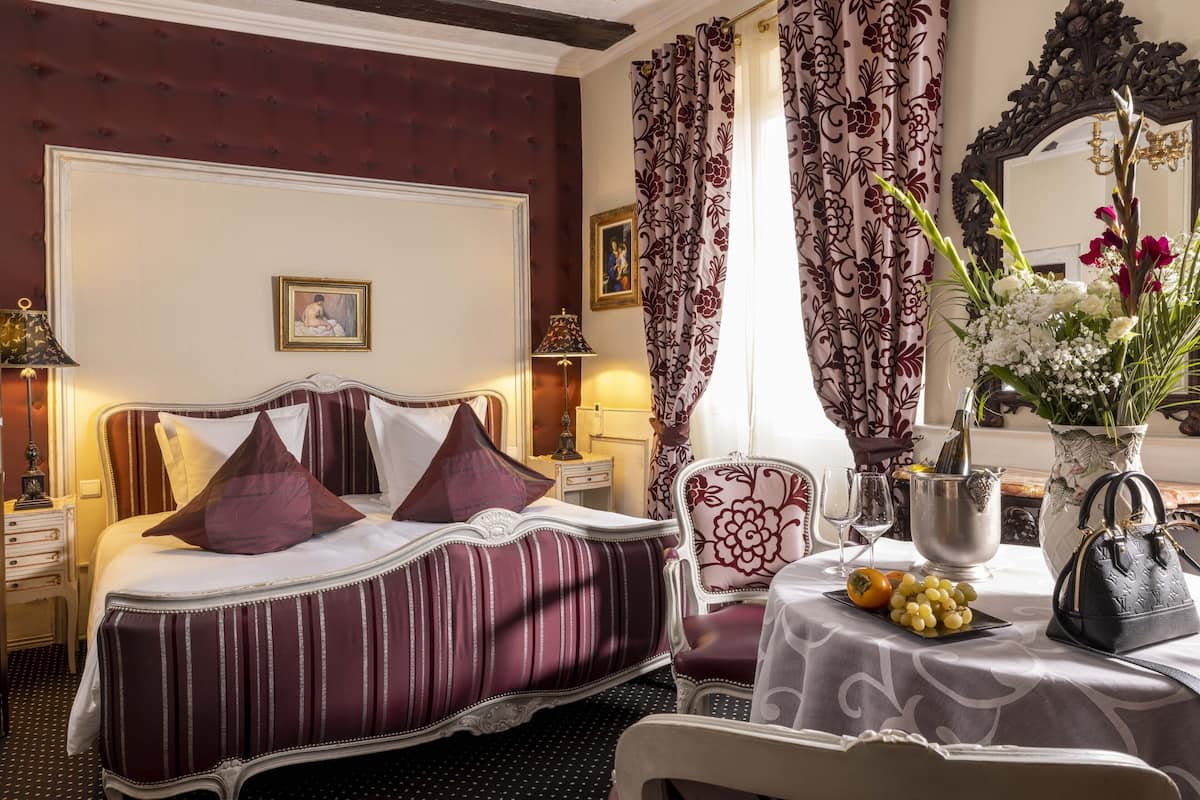 Suite romántica, hidromasaje (for 2) | Ropa de cama de alta calidad, camas Tempur-Pedic y minibar