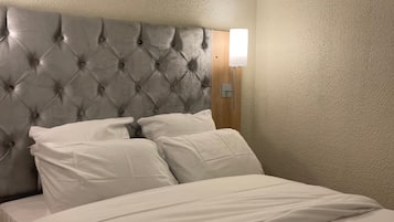 Kamar Double | Brankas, meja kerja, setrika/meja setrika, dan tempat tidur bayi gratis