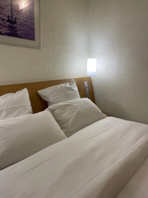 Kamar Double | Brankas, meja kerja, setrika/meja setrika, dan tempat tidur bayi gratis