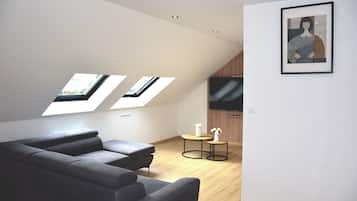 Departamento Deluxe | Área de sala de estar | Televisión de pantalla plana