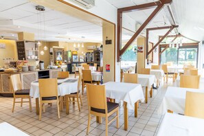 Daily buffet breakfast (EUR 10 per person) - Hôtel Bagatelle Paris Nord Roissy CDG (Goussainville)