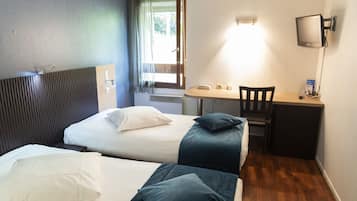 Habitación Confort con 2 camas individuales | Escritorio, tabla de planchar con plancha y wifi gratis