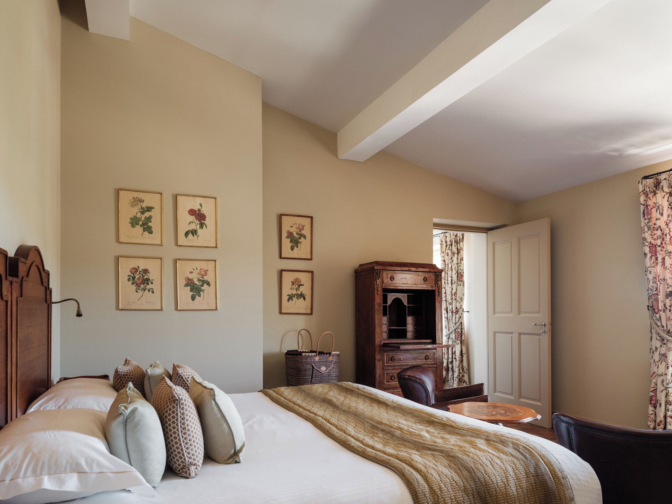 Classic Room | Frette Italian sheets, premium bedding, Select Comfort beds, minibar